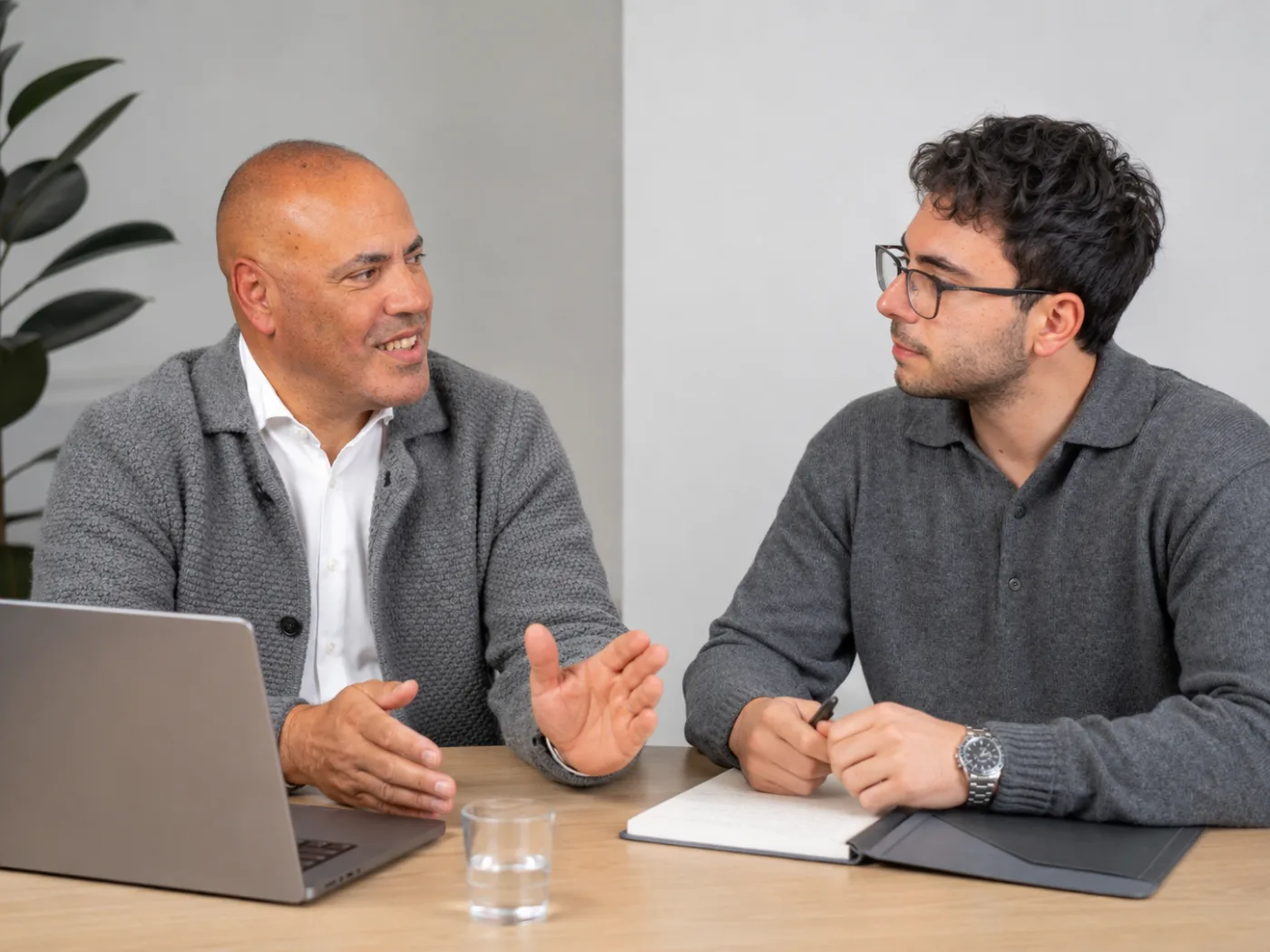 Daniel und Samuel Mostofi im Gespräch